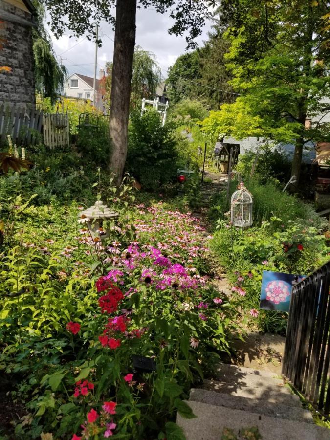 The Queen, A Victorian Bed & Breakfast Bellefonte Exterior photo
