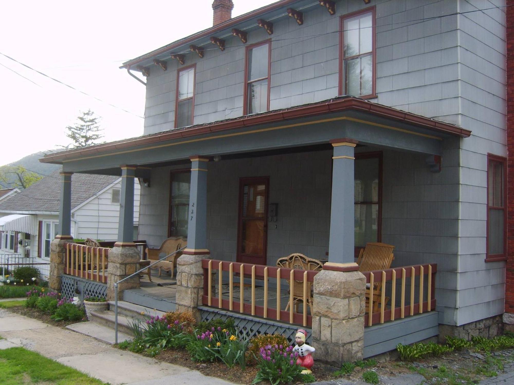 The Queen, A Victorian Bed & Breakfast Bellefonte Exterior photo