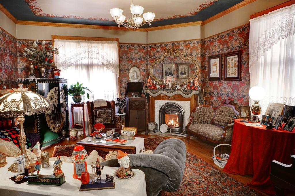 The Queen, A Victorian Bed & Breakfast Bellefonte Exterior photo