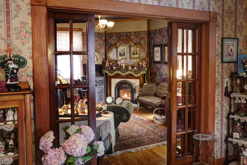 The Queen, A Victorian Bed & Breakfast Bellefonte Exterior photo
