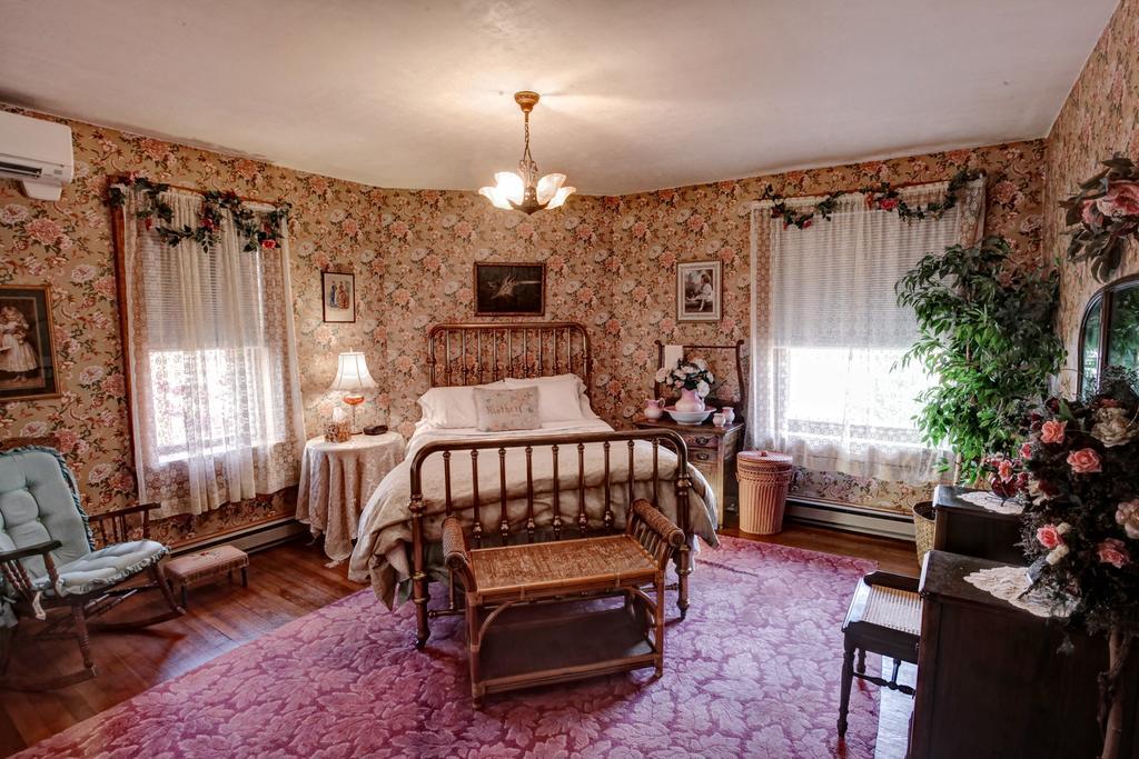 The Queen, A Victorian Bed & Breakfast Bellefonte Exterior photo